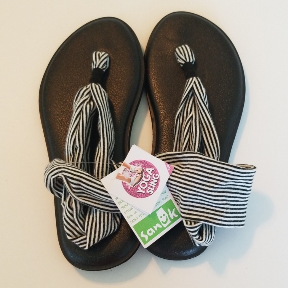 Black and white Sanuk